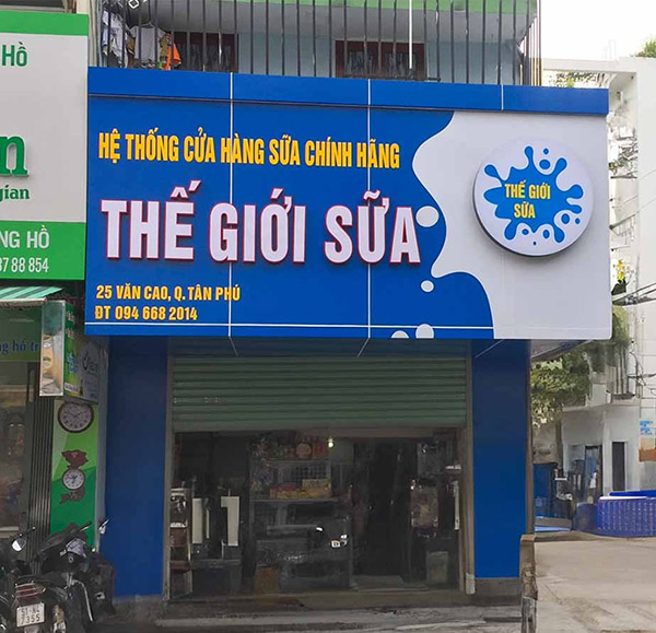 Mẫu bảng hiệu cửa h&agrave;ng sữa Thế Giới Sữa
