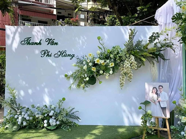 Mẫu backdrop đ&aacute;m cưới bằng bạt Hiflex