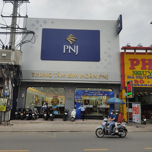 Mẫu bảng hiệu tiệm vàng từ trung tâm kim hoàn PNJ