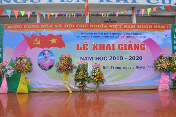 Backdrop khai giảng trường THCS L&ecirc; Hồng Phong