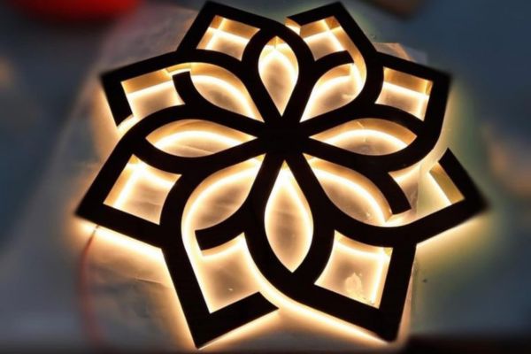 Gia c&ocirc;ng chữ nổi inox s&aacute;ng ch&acirc;n tại TPHCM