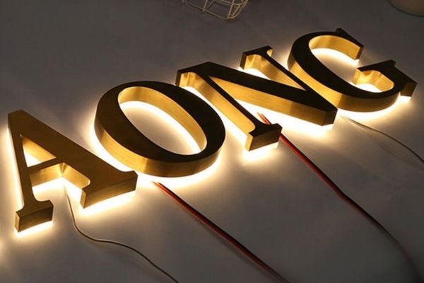 Bảng b&aacute;o gi&aacute; chữ nổi inox s&aacute;ng ch&acirc;n của Advssaigon