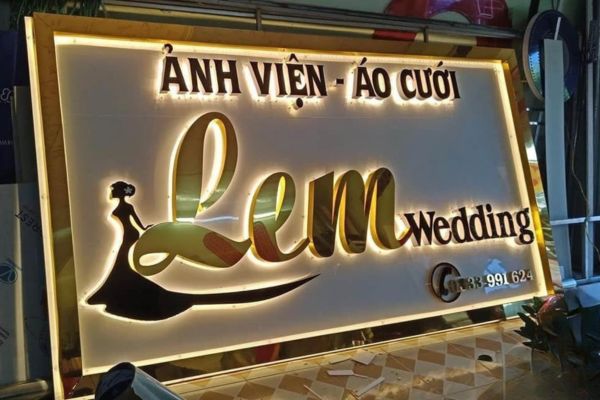 Bảng hiệu chữ nổi inox s&aacute;ng ch&acirc;n Lem wedding