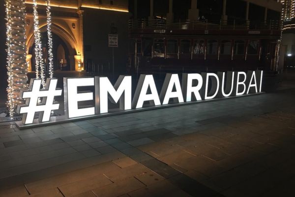 Chữ nổi mica viền inox Emaardubai