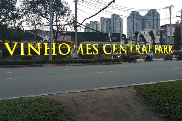 Chữ nổi mica viền inox khu Vinhomes Centrai Park