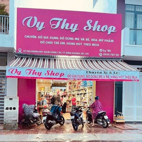 Bảng hiệu đồ gia dụng cửa h&agrave;ng Vy Vy shop