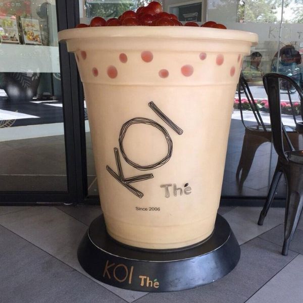 Hộp đèn ly trà sữa Koi Thé dùng decor quán