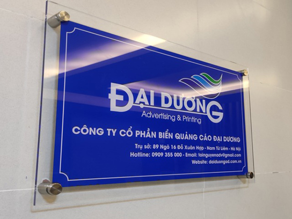 Mẫu bảng hiệu mica d&aacute;n decal c&ocirc;ng ty Đại Dương